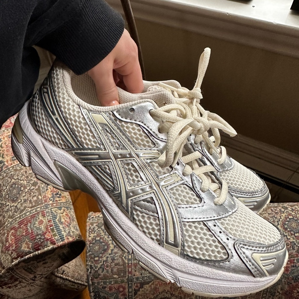 Asics Gel-1130 cream/silver sneakers - like new